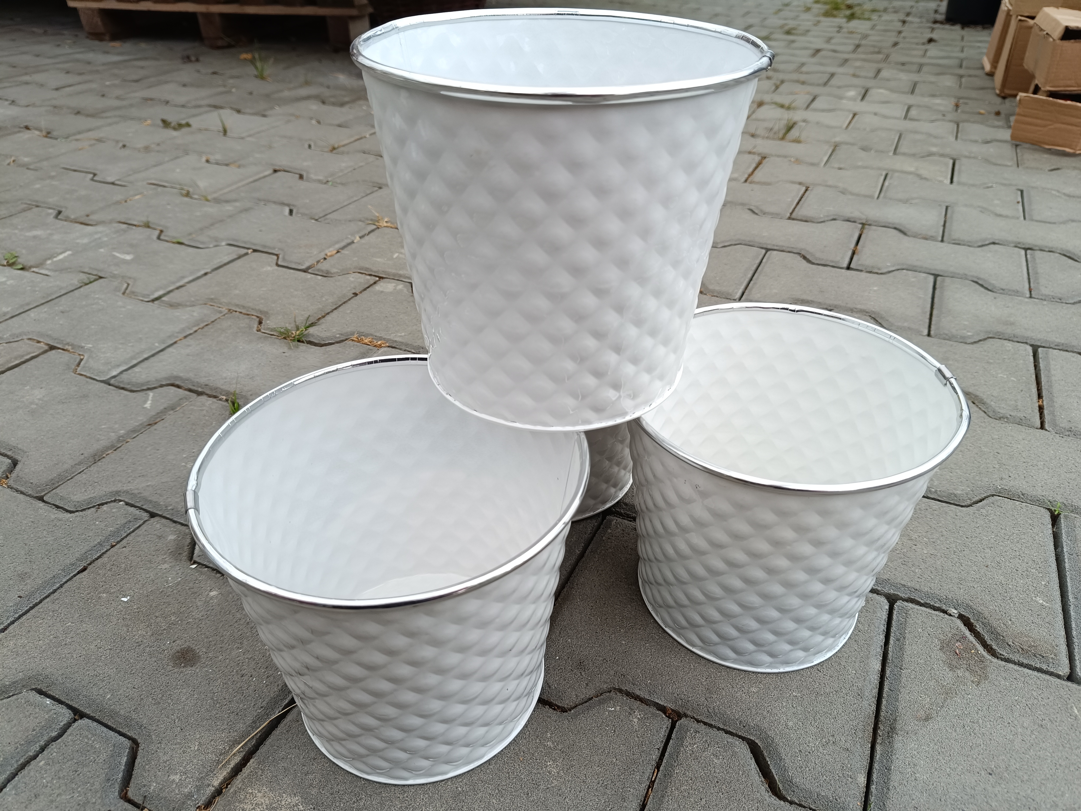 Obal na květináč plech bílý 18cm kulatý se vzorem stříbrný