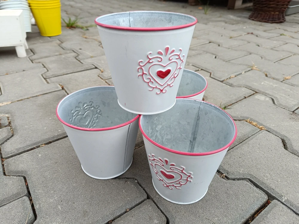 Obal na květináč plech bílý 14cm kulatý srdce