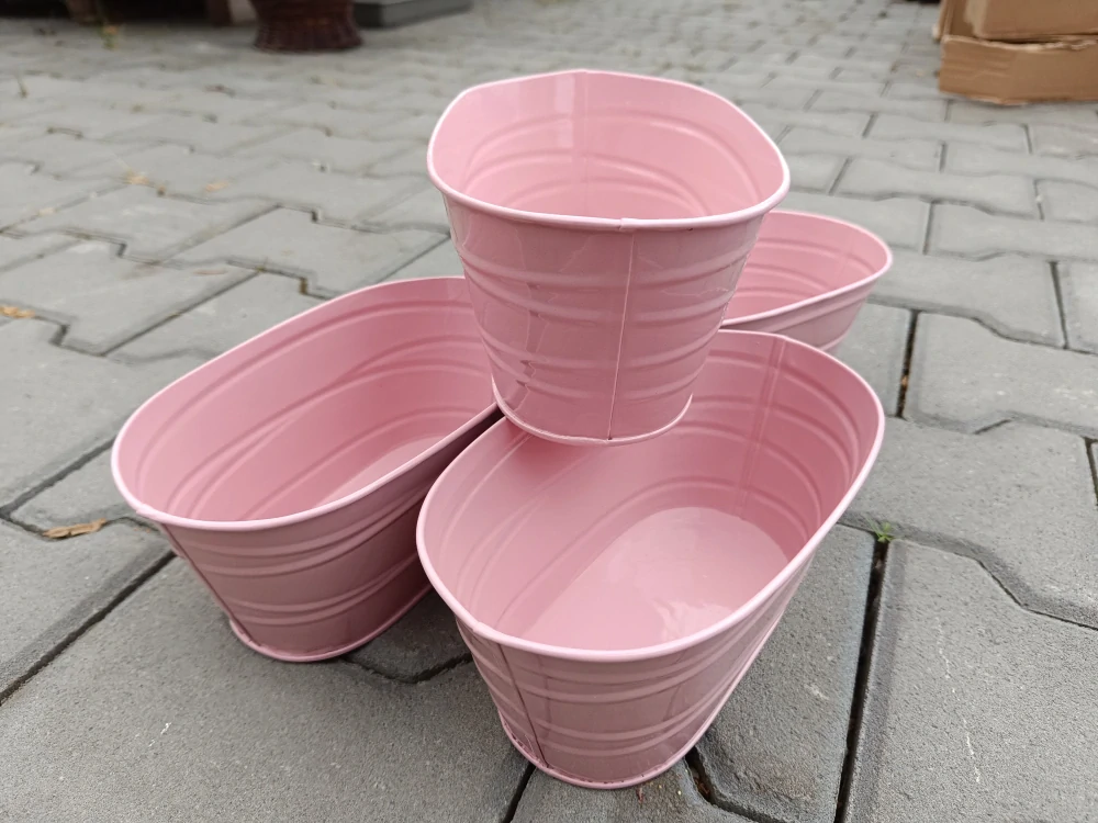 Obal na květináč plech starorůžový 21cm oválny s perforovaným vzorem