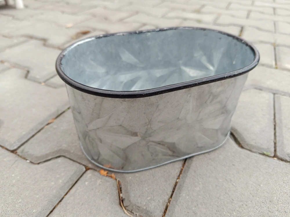 Obal na květináč plech 22cm ovál perforovaný