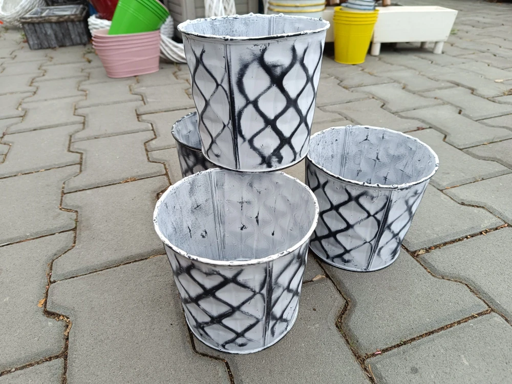 Obal na květináč plech 14cm kulatý perforovaný bílo-černý
