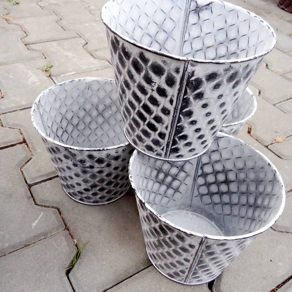 Obal na květináč plech 16cm kulatý perforovaný bílo-šedý
