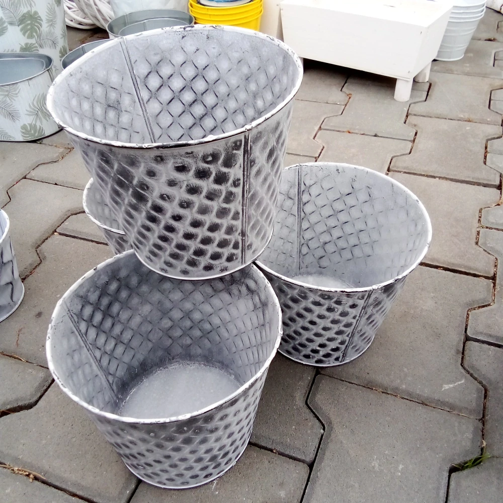 Obal na květináč plech 18cm kulatý perforovaný bílo-šedý