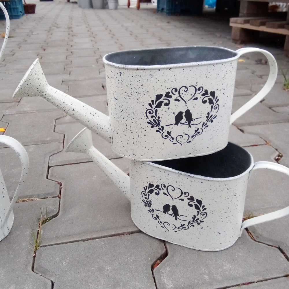 Dekorativní konev Hrdličky - plech -15cm