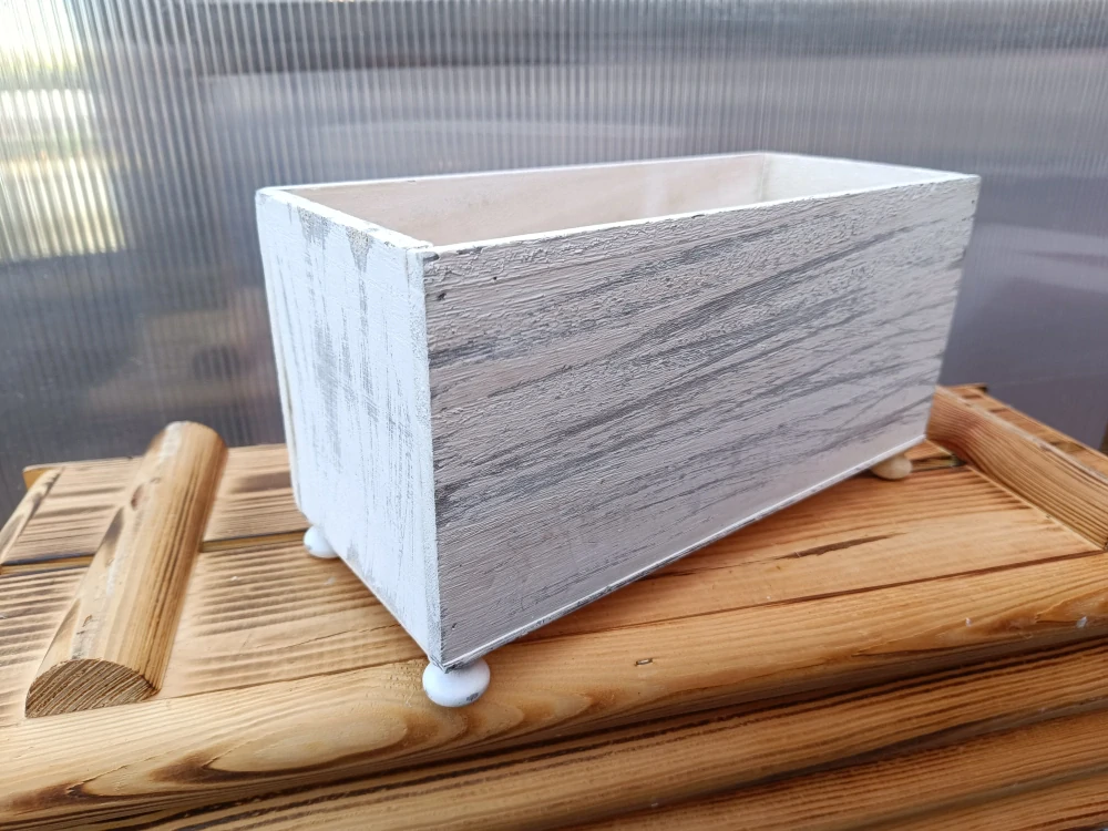 Dřevěný dekorační truhlík bílý - obdelník na nožkách 12x28cm