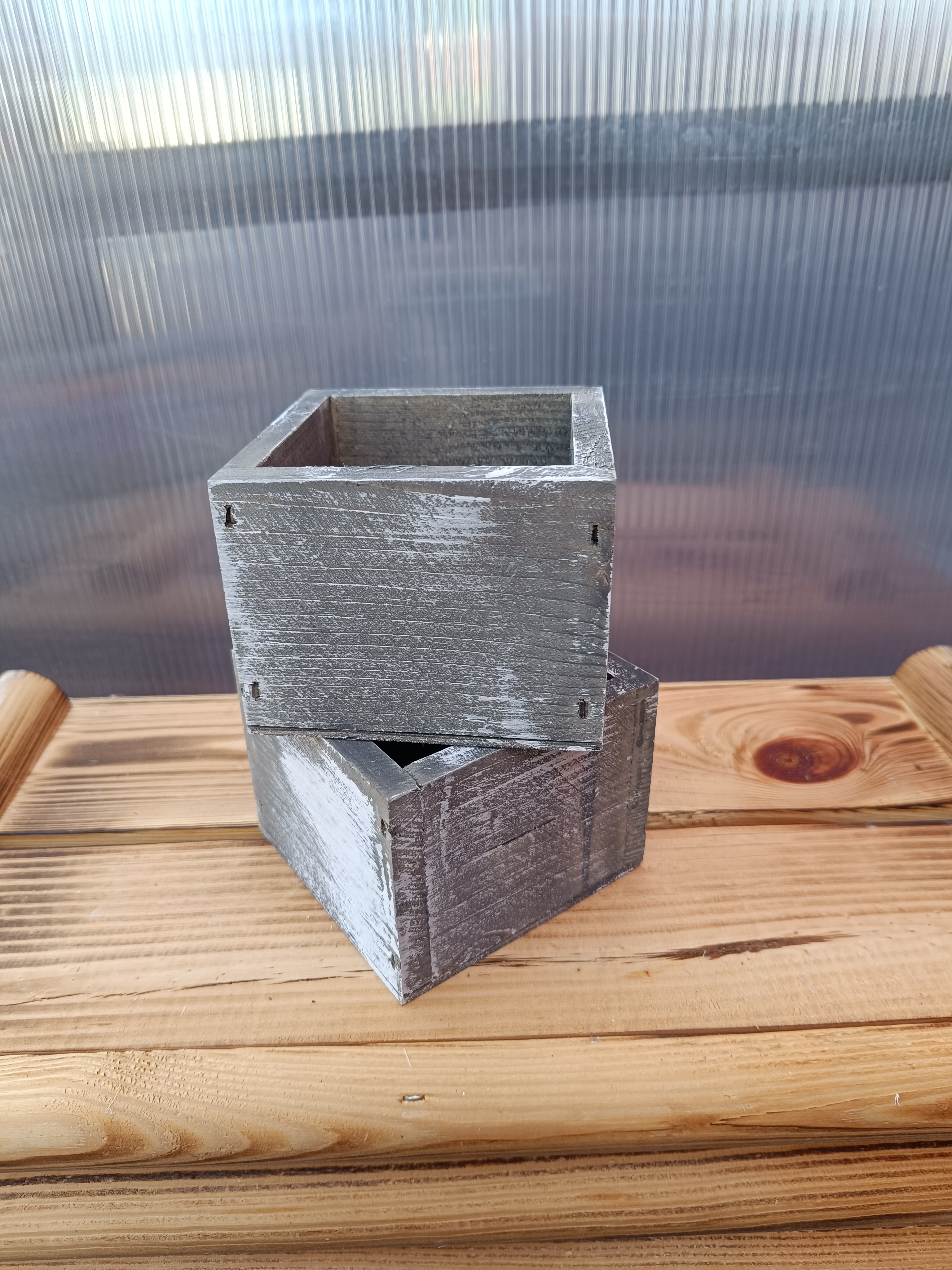 Dřevěný dekorační truhlík - šedý čtverec 11x11cm
