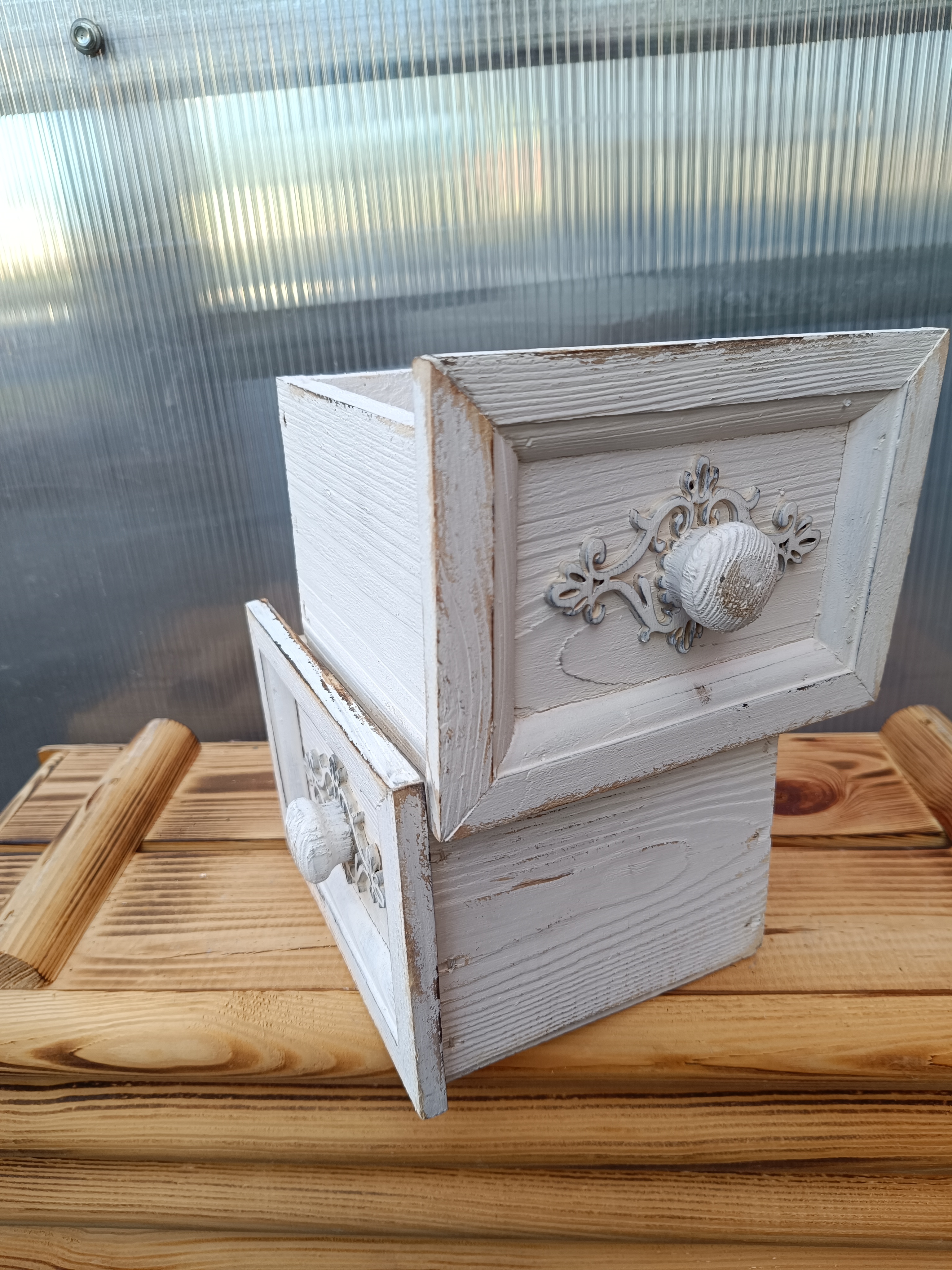 Dřevěný dekorační truhlík - šuplík bilý 17x15cm