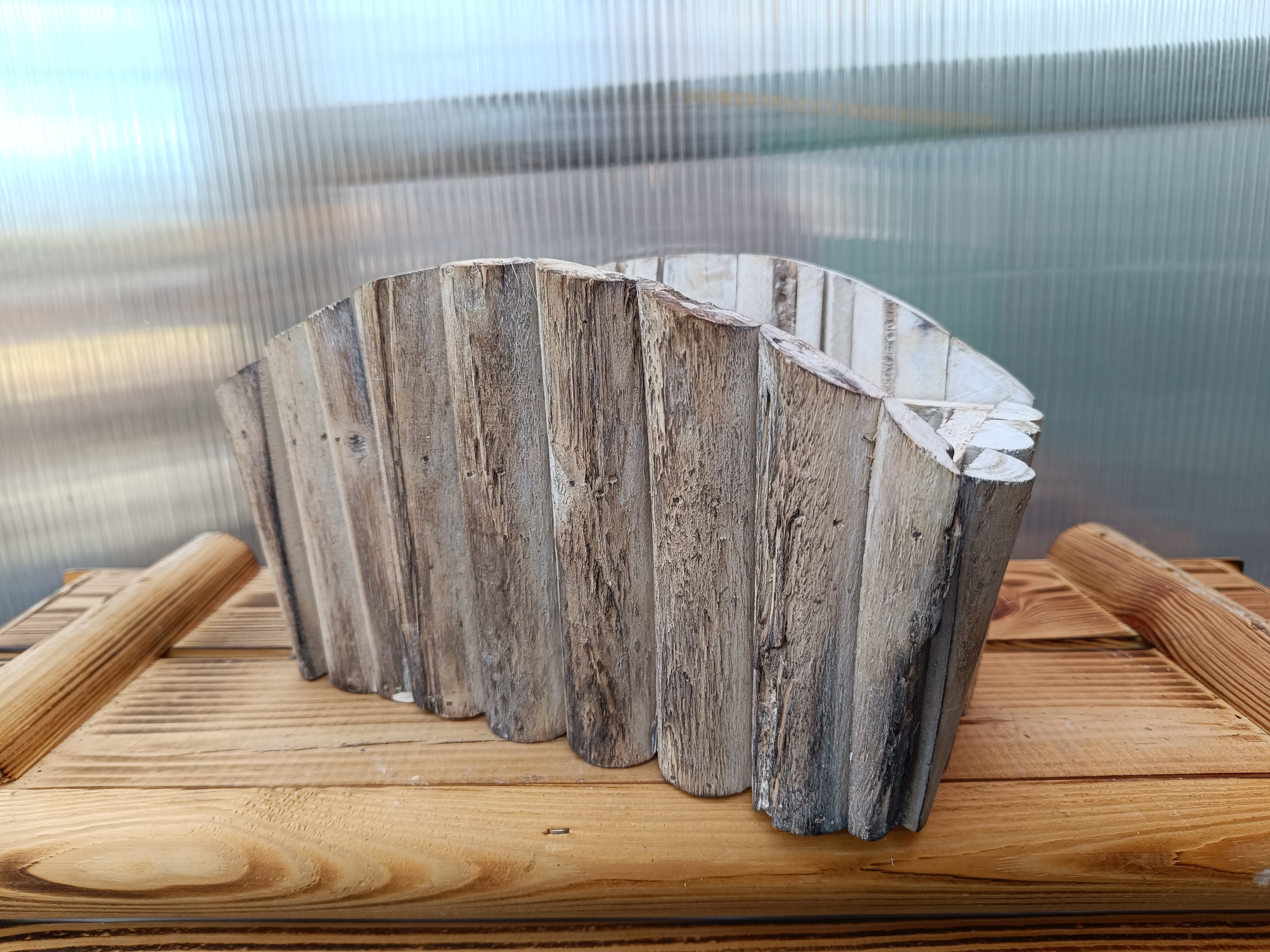 Dřevěný dekorační truhlík - oblouk bílý 24x12cm