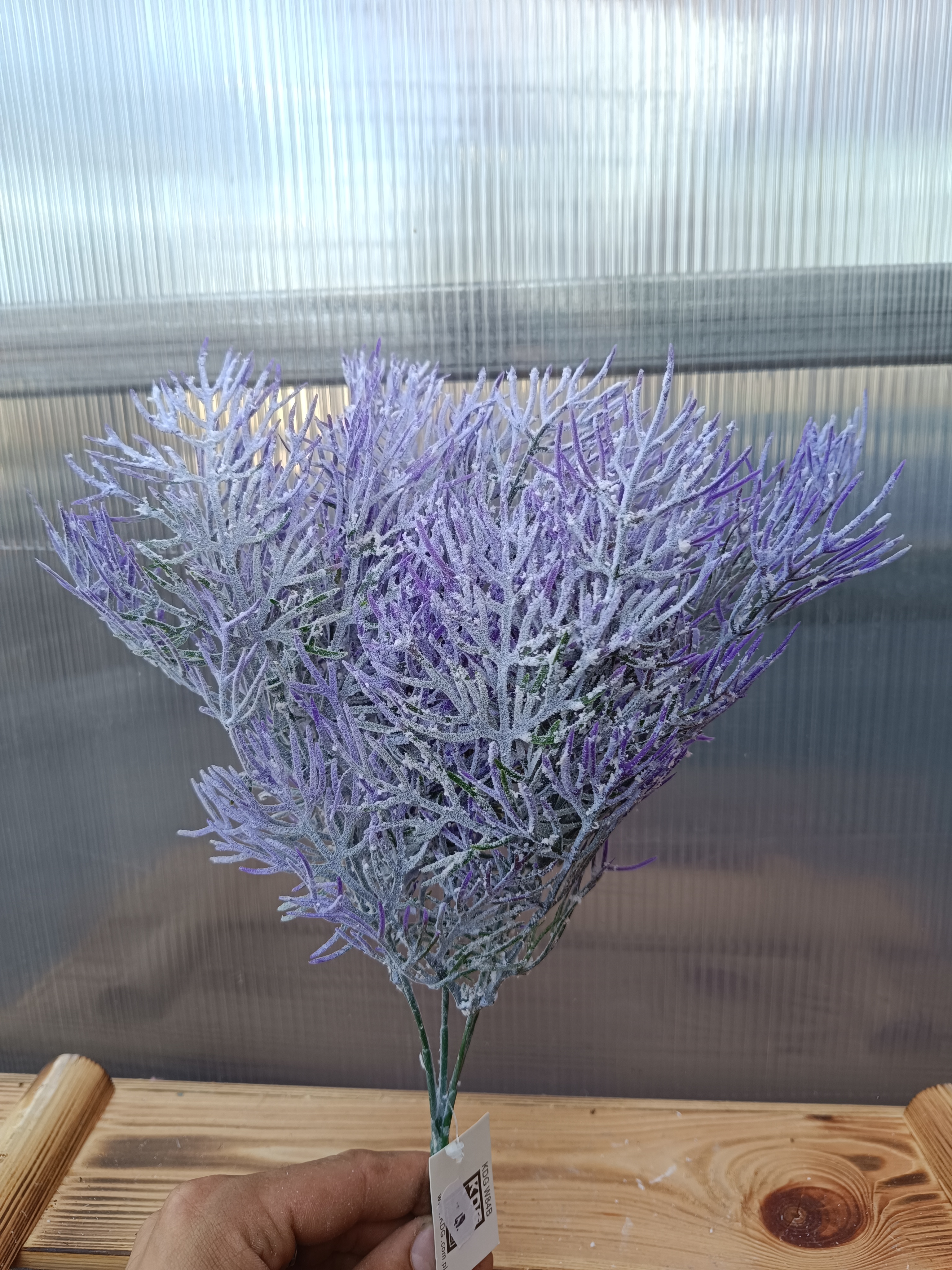 Plastová větev - fialová 41cm