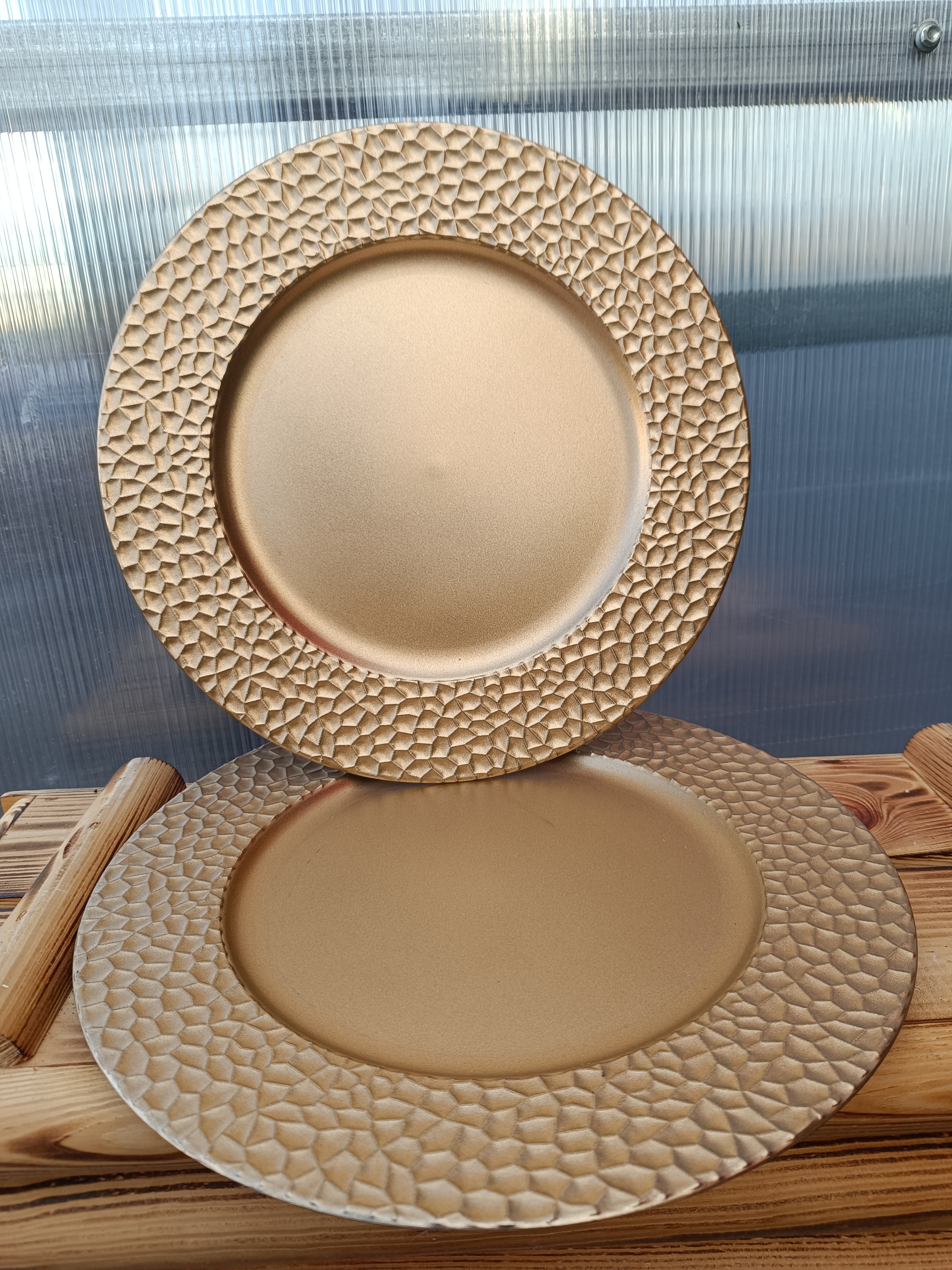 Dekorační talíř kulatý zlatý - plast 33cm