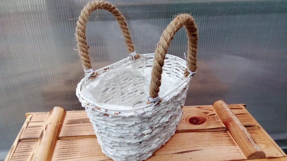 Dřevěný dekorativní košík - bílý juta uši 25x18cm