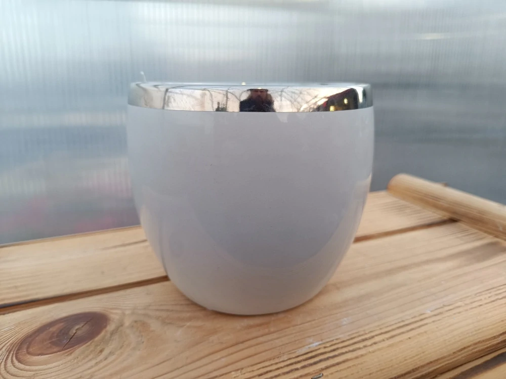 Květináč keramický - bílý se stříbrným proužkem 11cm