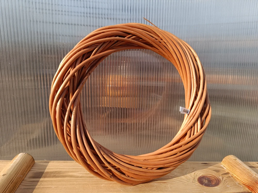 Ratanový věneček světlý 28cm