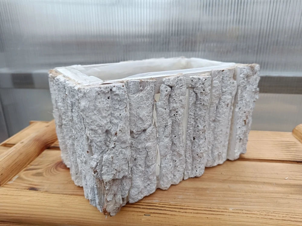 Dřevěný dekorační truhlík  23x14x12cm