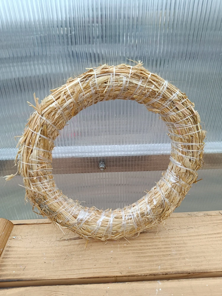 Slaměný věneček 26cm