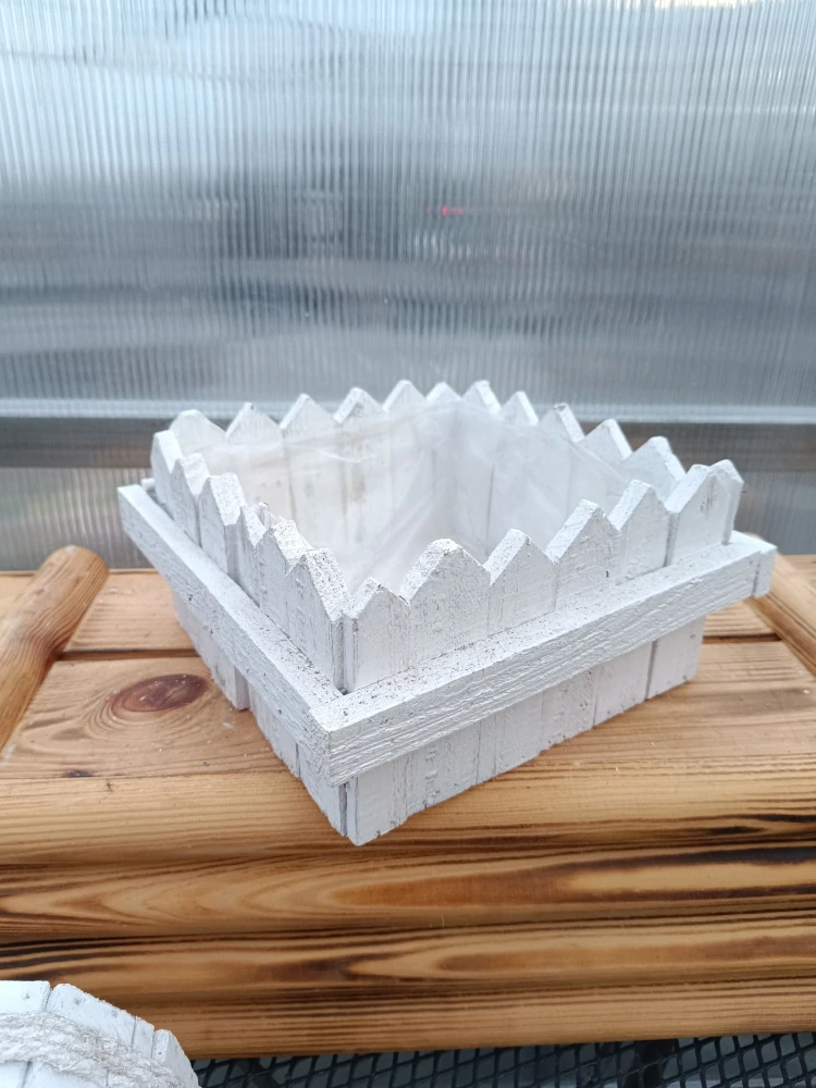 Dřevěný dekorační truhlík - bílý 23x11cm