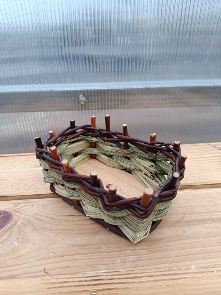 Proutěný košík hnědý 15x9x6.5cm