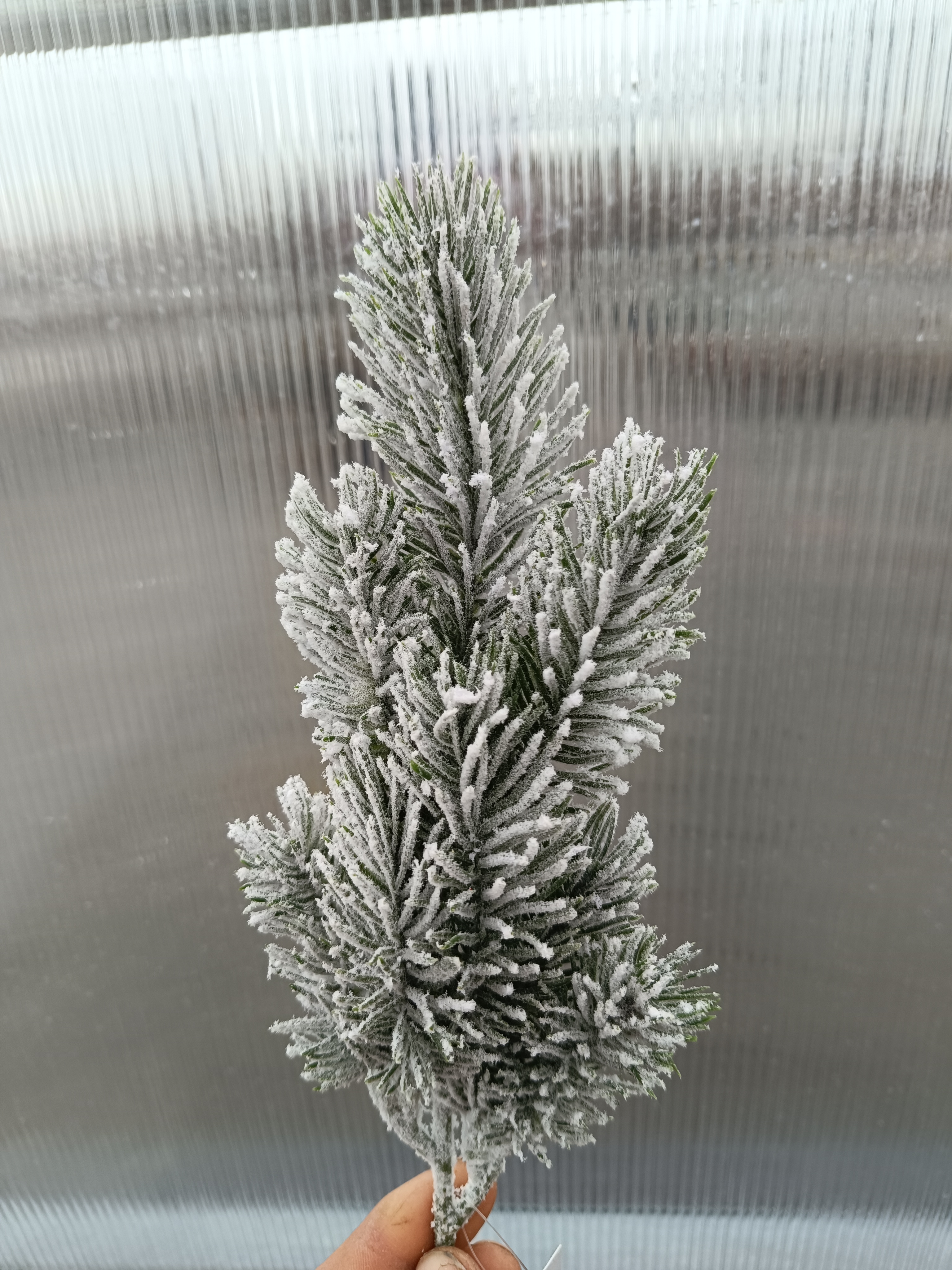 Dekorační větvička zasněžená - umělá 40cm 