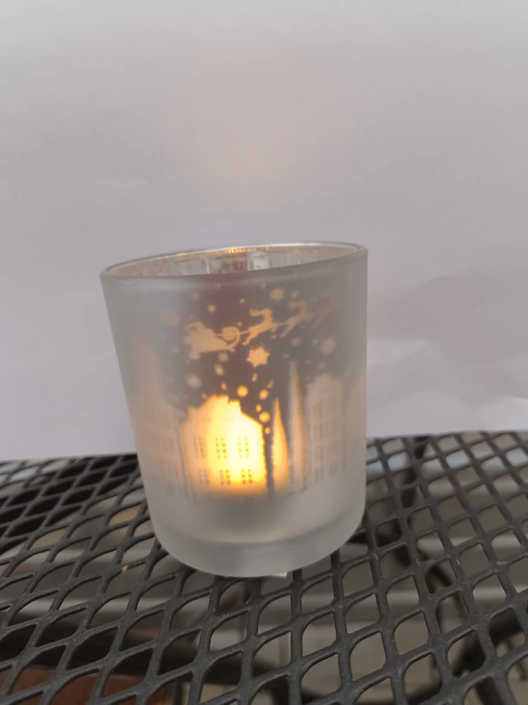 Svícen na čajovou svíčku - vánoční- stříbrný matný  7x8cm