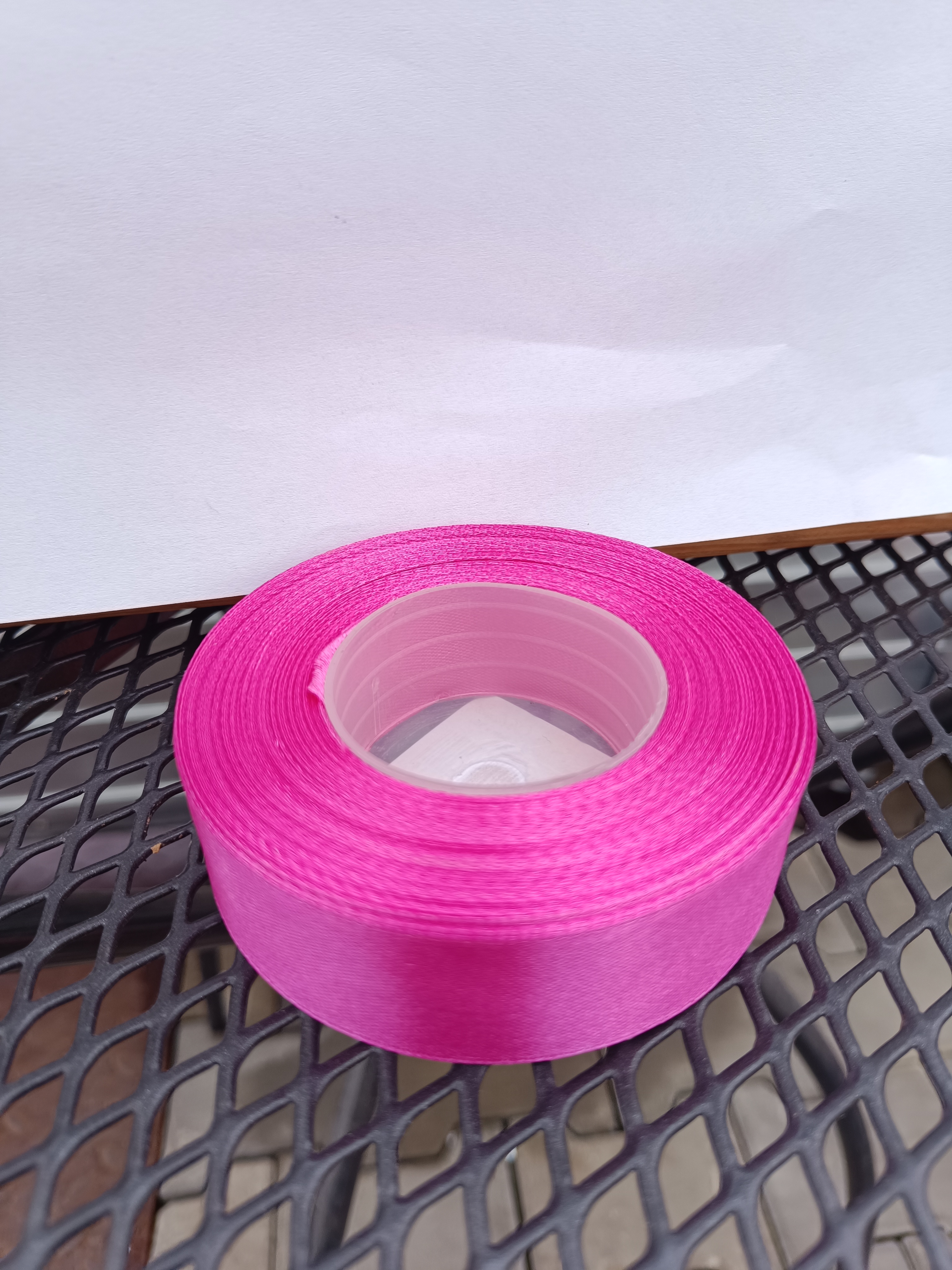 Dekorační stuha saténová - fuchsia 25mm x 35m