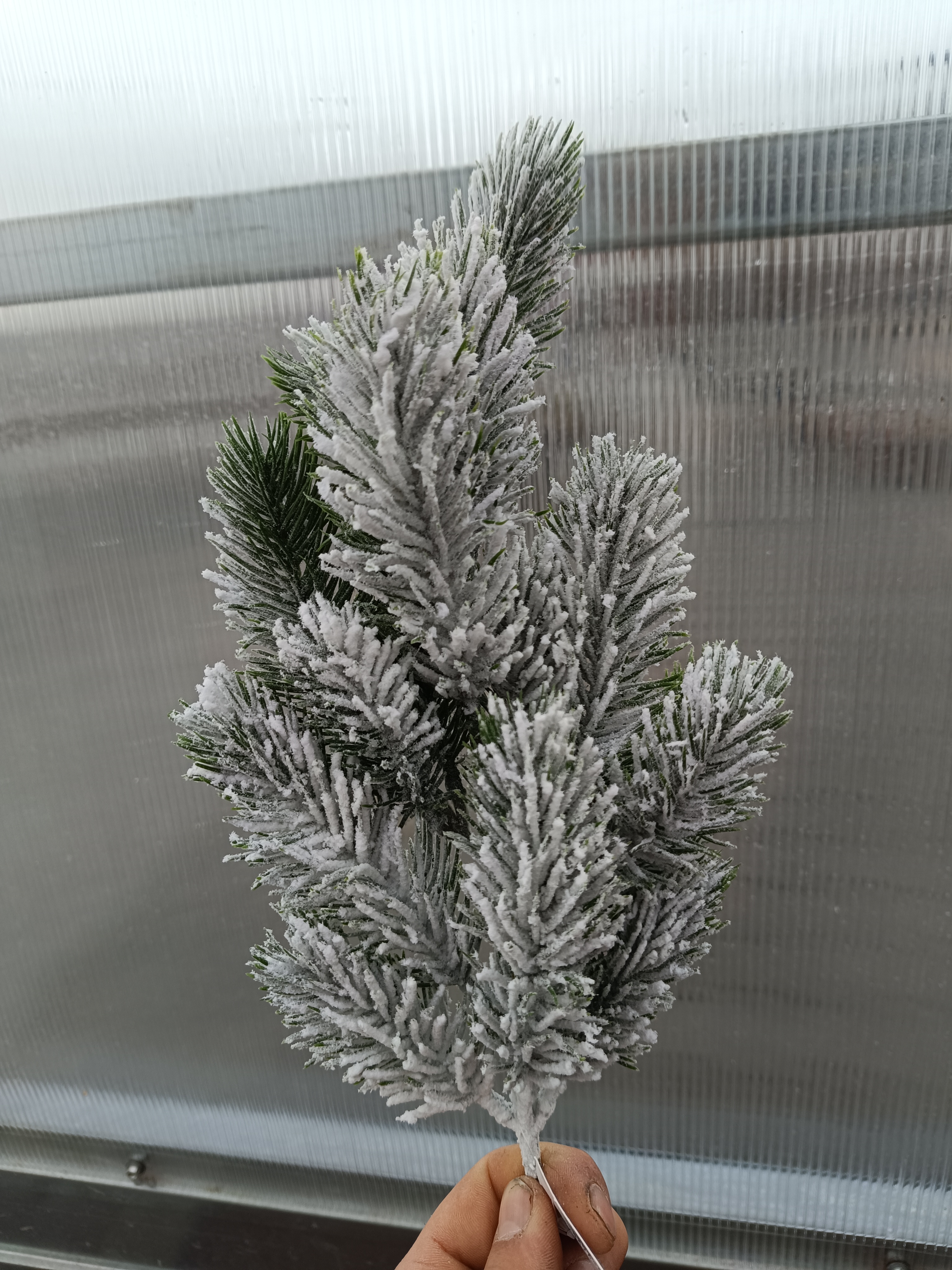 Dekorační větev umělá zasněžená 49cm