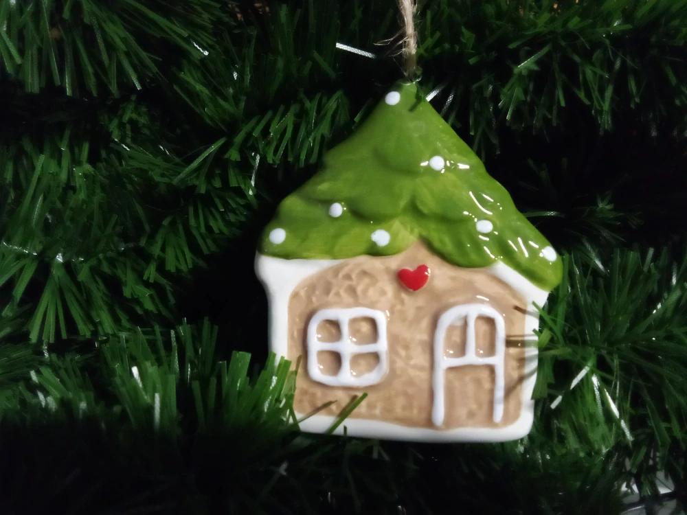 Keramická vánoční dekorace chaloupka 8cm