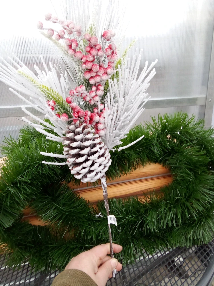 Vánoční větvička ozdobená zasněžená 62cm