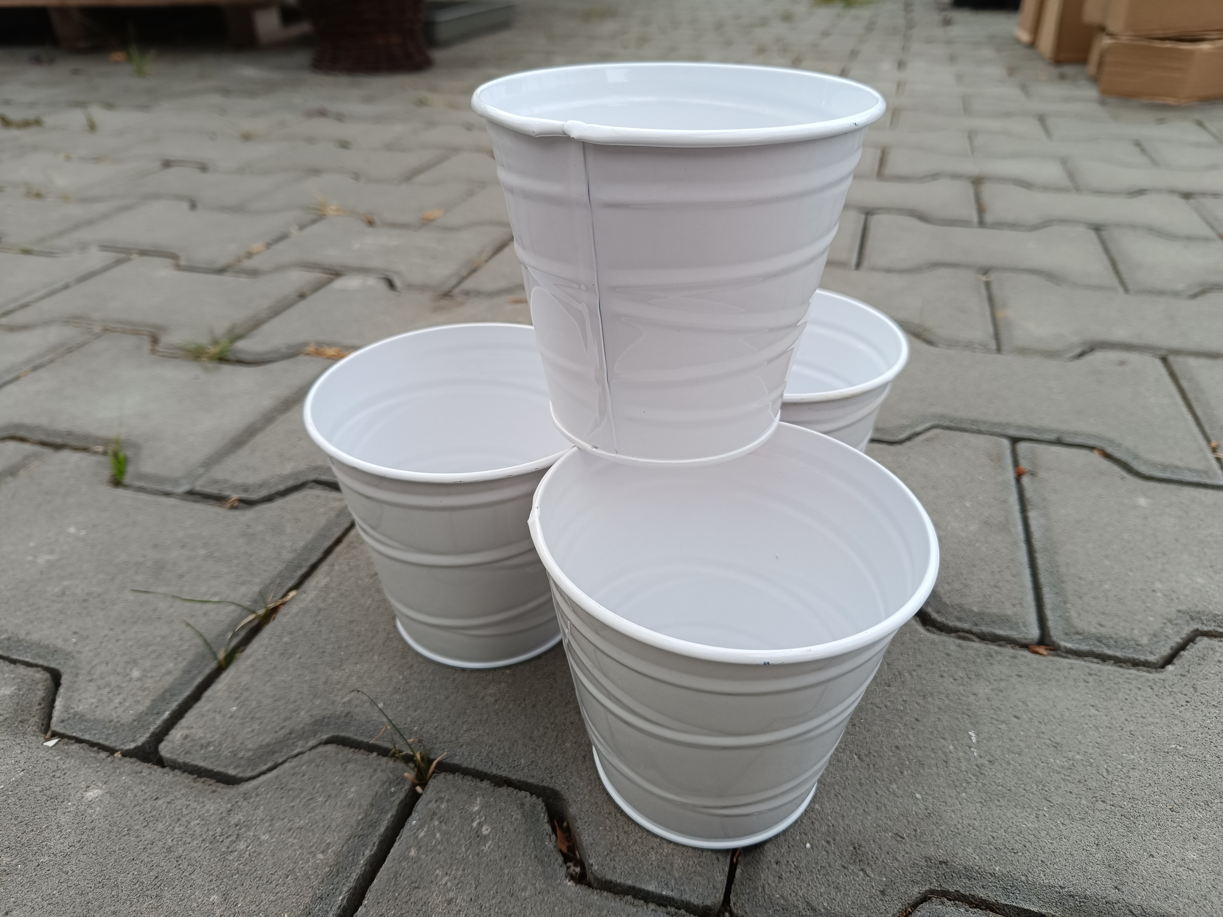 Obal na květináč plech bílý 11cm kulatý s perforovaným vzorem