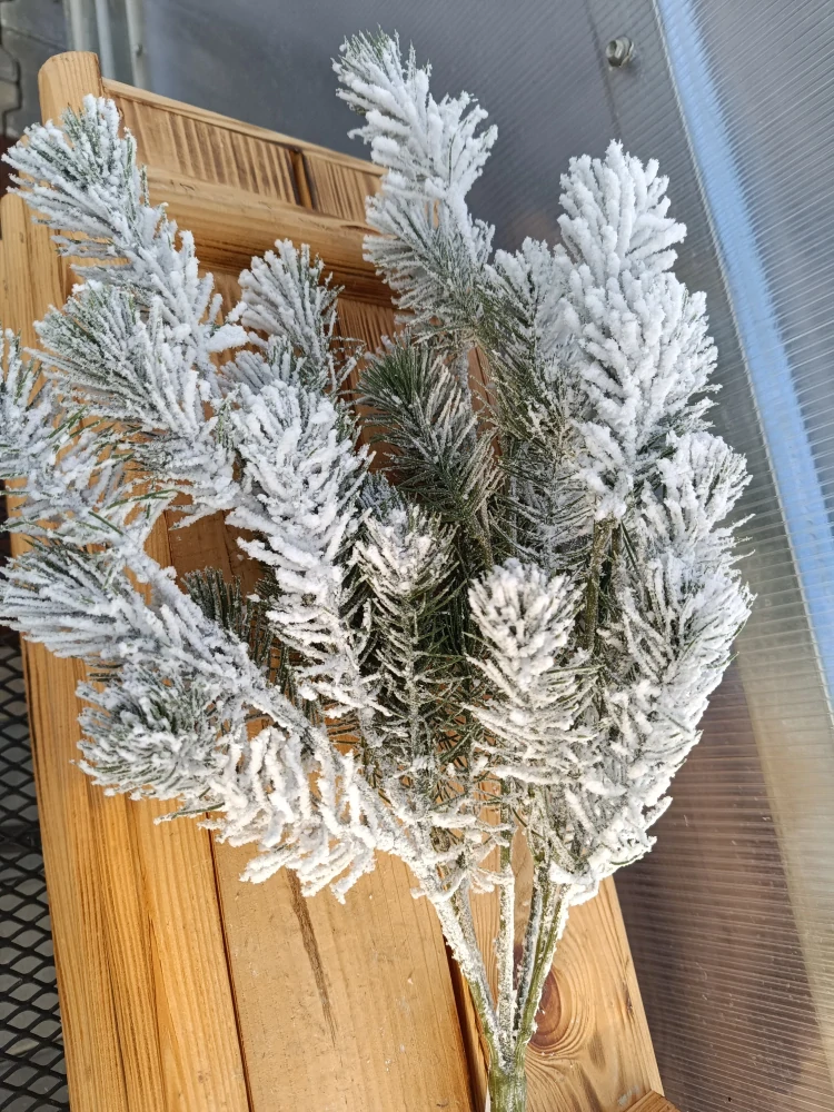 Dekorační větev zasněžená umělá 63cm
