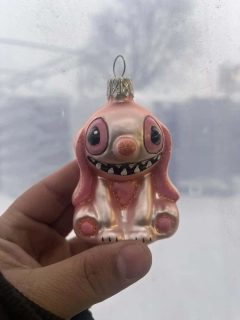 Vánoční baňka skleněná - Stitch růžový