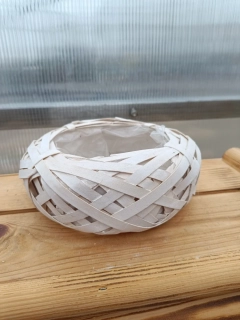 Proutěný květináč bílý 25x7cm