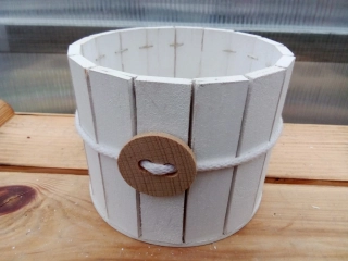 Dřevěný dekorační košík-  bílý 13x10cm