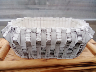 Dřevěný dekorační truhlík  oval- bílo-černý 38x23x13cm