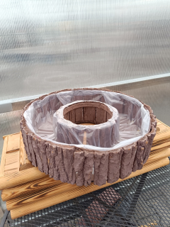 Dřevěný dekorační truhlík  kulatý -řez stromu- hnědá 38x10cm