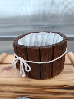 Dřevěný dekorační  květináč s provázkem -  hnědý  25x14cm