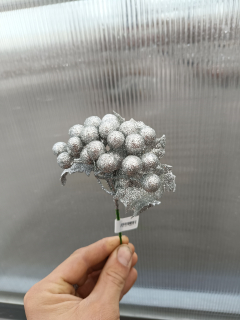 Dekorační větvička - bobule stříbrné  se třpytkami - 19cm