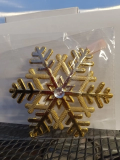Vánoční dekorace - k zavěšení - Vločka zlatá s kamínkem  - 17cm