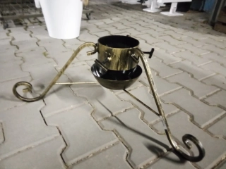 Stojan pro Vánoční stromeček kov 60cm zlatý