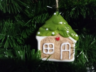 Keramická vánoční dekorace chaloupka 8cm