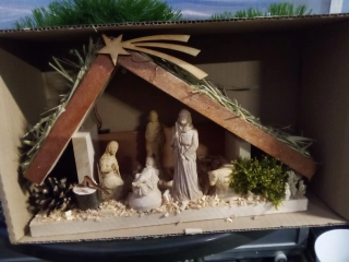 Dřevěný betlém s ježíškem svítící 33cm
